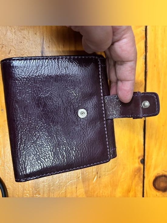 Coach patent leather wallet. - Picture 5 of 16